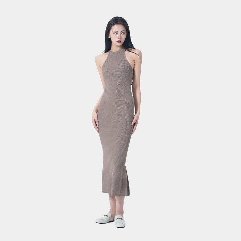 Vestido de tanque de punto hueco de cuello halter